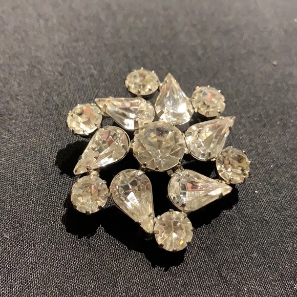 TIMELESS VINTAGE 60s Silver Crystal Brooch - Picture 2 of 4